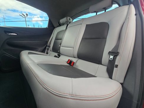 Used 2021 Chevrolet Bolt Premier w/ Infotainment Package FWD image 17