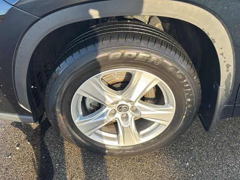 Used 2023 Toyota Highlander LE image 11