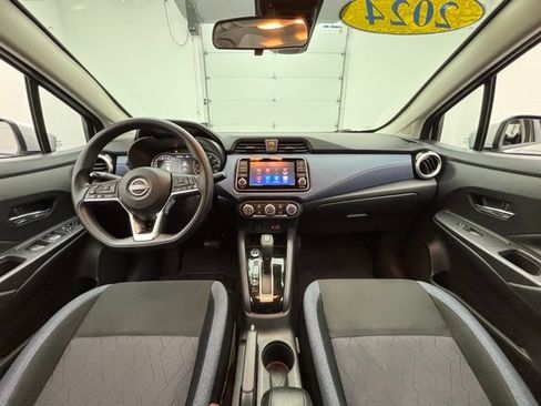 Used 2024 Nissan Versa SV FWD image 3