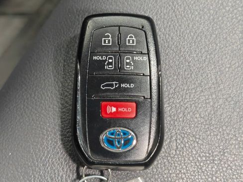 Used 2024 Toyota Sienna XSE w/ XSE Plus Package AWD/4WD image 15