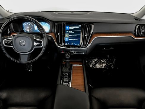Used 2020 Volvo S60 T5 Momentum image 13