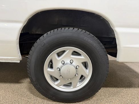 Used 2014 Ford E-250 and Econoline 250 Extended w/ Power Group RWD image 64