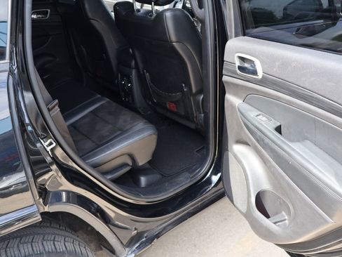 Used 2020 Jeep Grand Cherokee Altitude RWD image 19