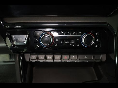 Used 2024 GMC Sierra 2500 AT4 w/ Technology Package image 31