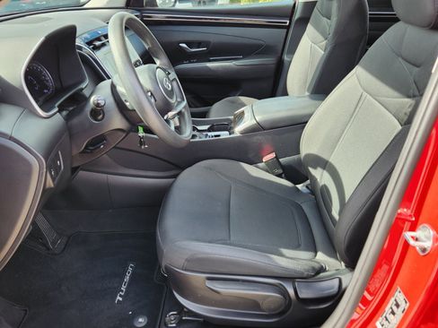 Used 2023 Hyundai Tucson SE image 4