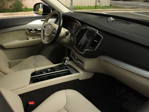Used 2017 Volvo XC90 T6 Momentum AWD/4WD image 29