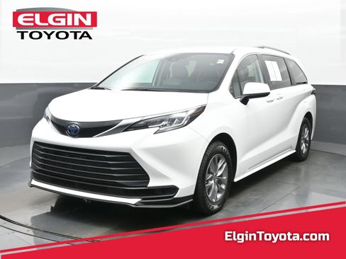 Used 2022 Toyota Sienna LE AWD/4WD image 1