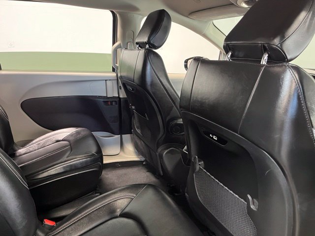 Used 2024 Chrysler Pacifica Limited FWD image 15