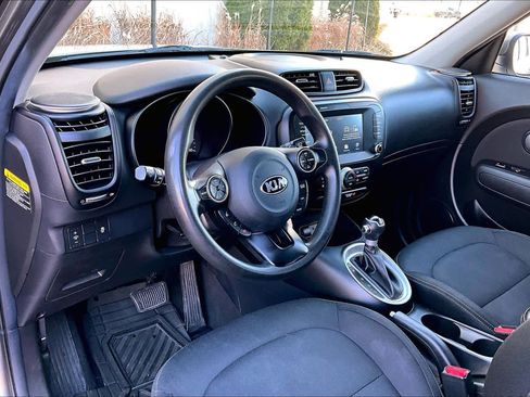 Used 2018 Kia Soul + image 17