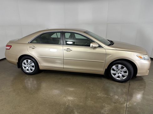 Used 2011 Toyota Camry LE FWD image 8