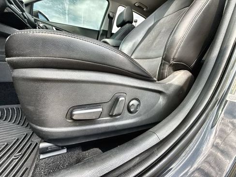 Used 2023 Hyundai Kona Limited FWD image 12