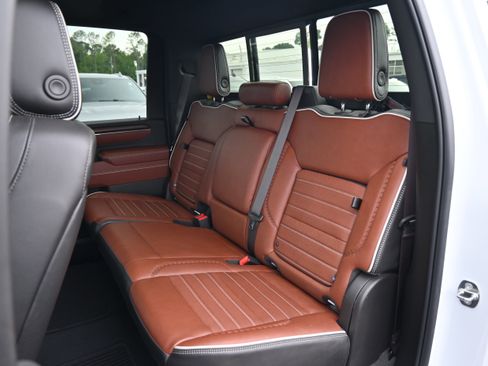 Used 2024 GMC Sierra 2500 Denali Ultimate AWD/4WD image 29
