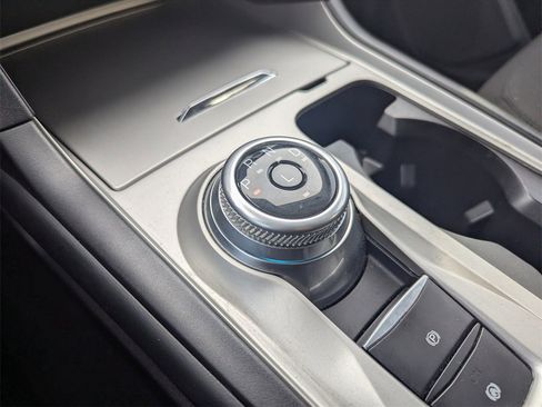 Used 2022 Ford Explorer XLT image 13