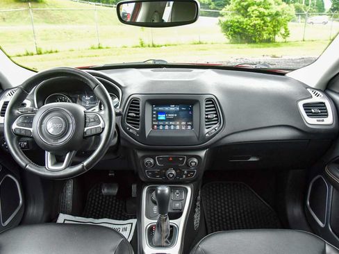 Certified 2020 Jeep Compass Latitude w/ Cold Weather Group AWD/4WD image 18