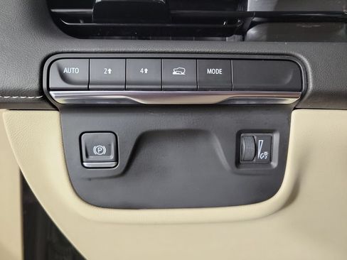Certified 2024 Cadillac Escalade Premium Luxury AWD/4WD image 32