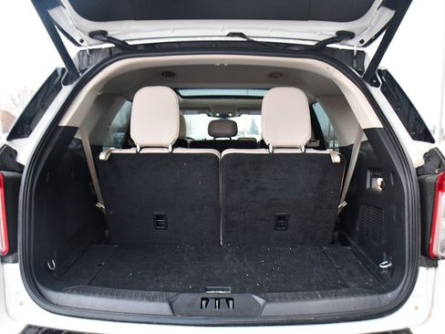 Used 2023 Ford Explorer Limited w/ Limited Technology Package image 18