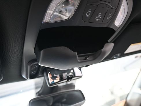 Used 2024 Chrysler Pacifica Limited w/ S Appearance Package image 36