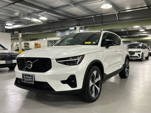 Used 2026 Volvo XC40 B5 Plus w/ Protection Package Premier AWD/4WD image 5