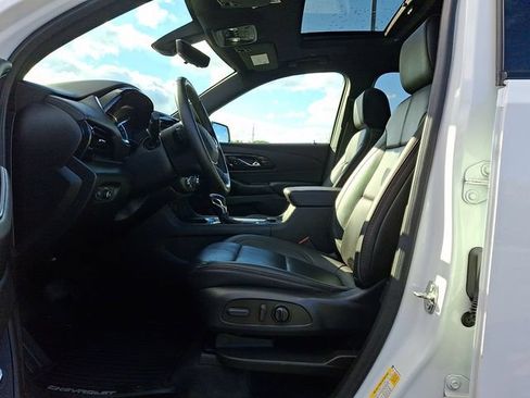 Used 2023 Chevrolet Traverse RS AWD/4WD image 17
