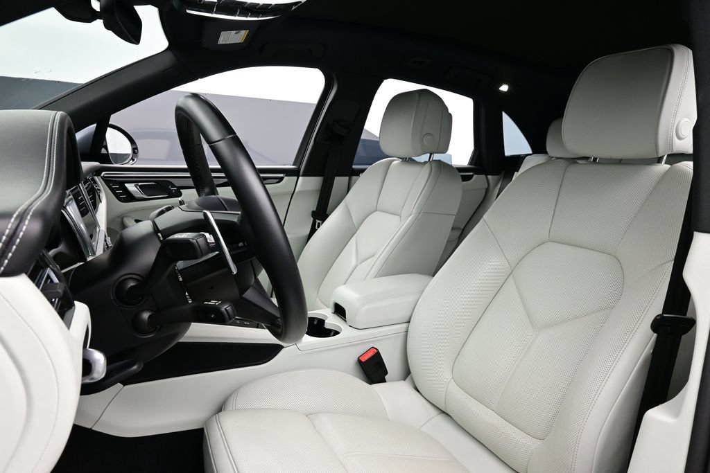 Certified 2023 Porsche Macan S AWD/4WD image 5