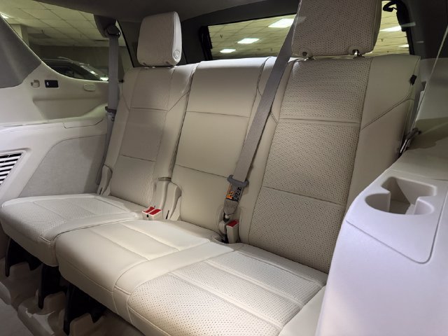 Used 2025 Cadillac Escalade Premium Luxury Platinum AWD/4WD image 25
