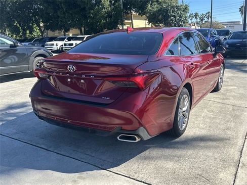 Used 2019 Toyota Avalon XLE image 11