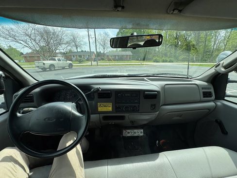 Used 1999 Ford F450 2WD Regular Cab Super Duty image 16