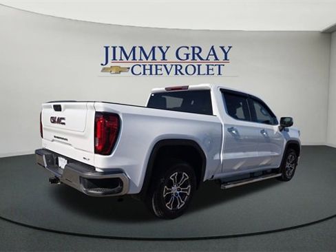 Used 2025 GMC Sierra 1500 SLT image 3