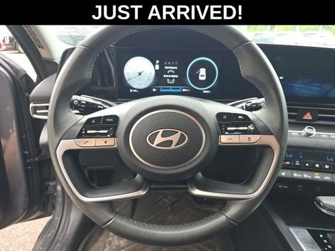 Certified 2024 Hyundai Elantra Limited FWD image 11