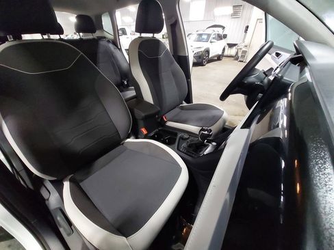 Used 2025 Volkswagen Taos SE AWD/4WD image 10