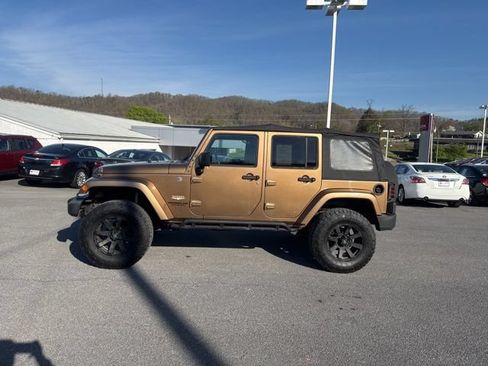 Used 2015 Jeep Wrangler Unlimited Sahara AWD/4WD image 5