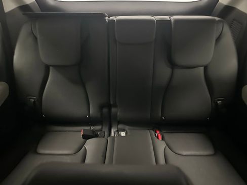 Used 2024 Kia Carnival LX image 15