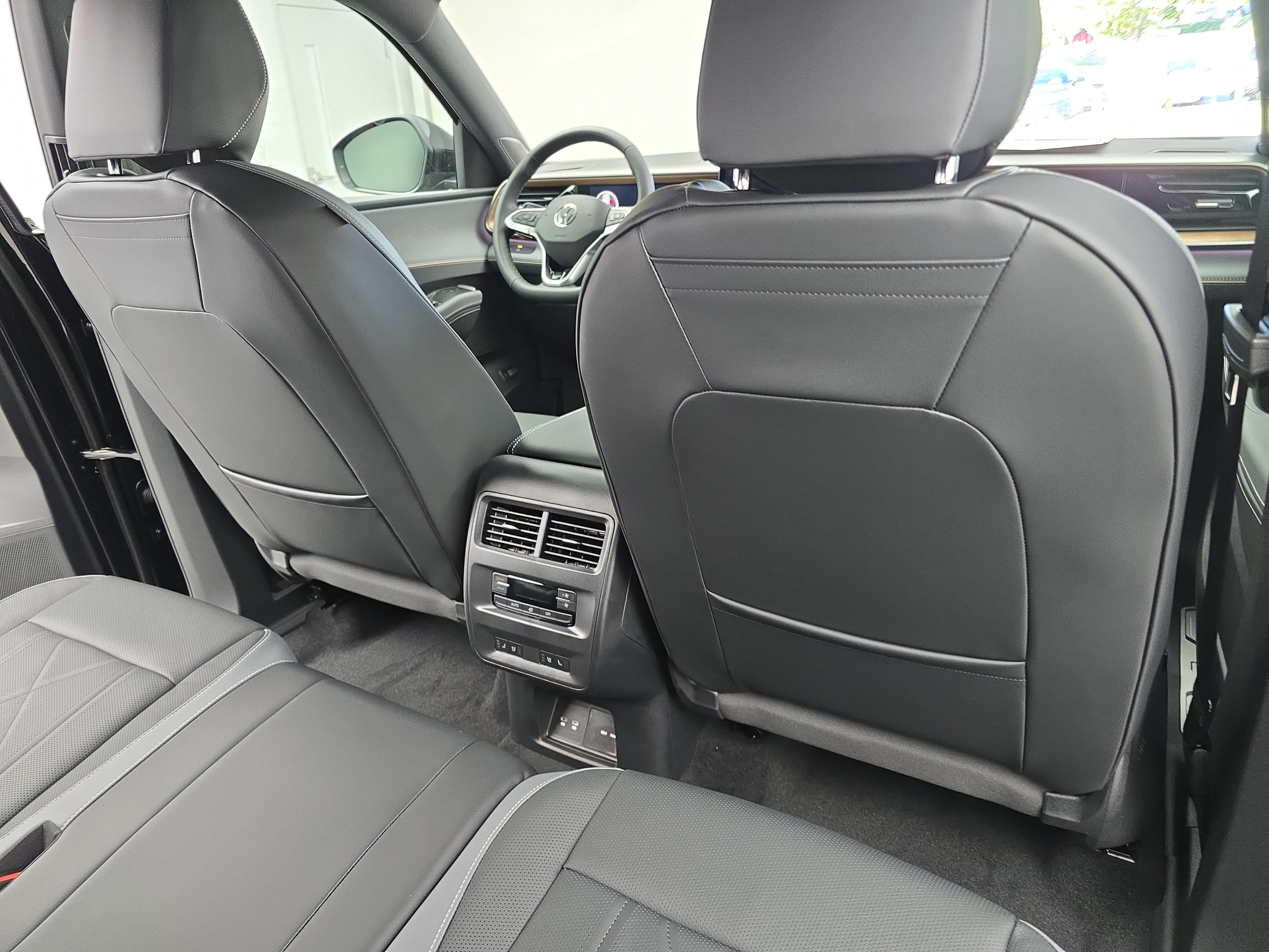 New 2027 Volkswagen Atlas SEL R-Line AWD/4WD image 11