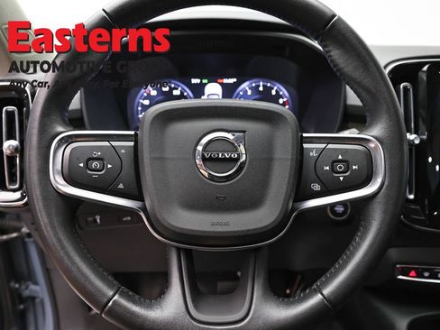 Used 2021 Volvo XC40 T4 Inscription FWD image 10