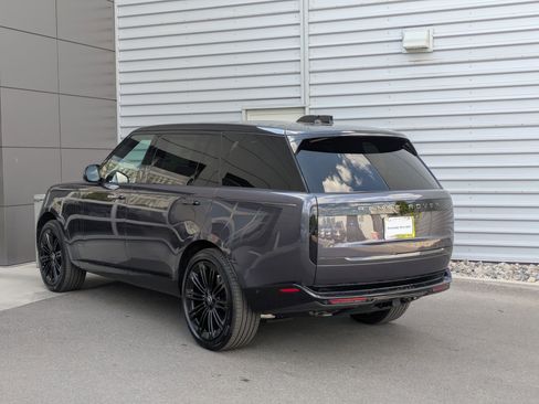 New 2025 Land Rover Range Rover Long Wheelbase Autobiography image 3