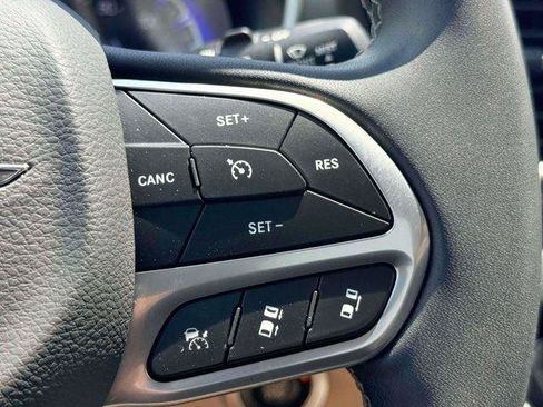 Certified 2023 Chrysler Pacifica Touring-L FWD image 24
