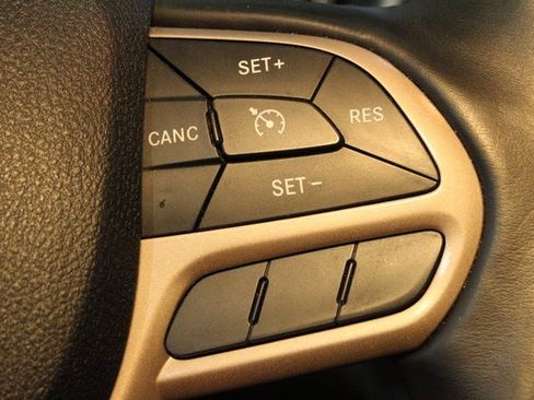 Used 2017 Jeep Cherokee Limited image 21