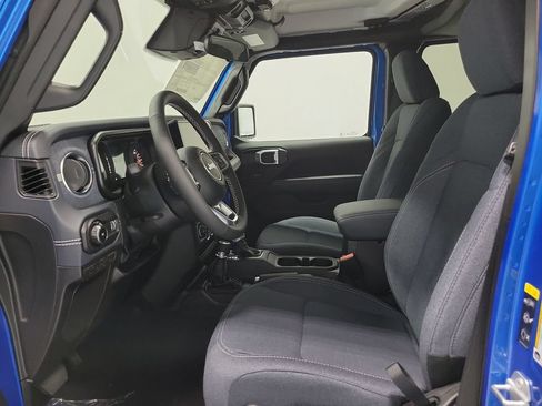 New 2026 Jeep Wrangler Unlimited Sahara w/ Rockslide Package AWD/4WD image 21