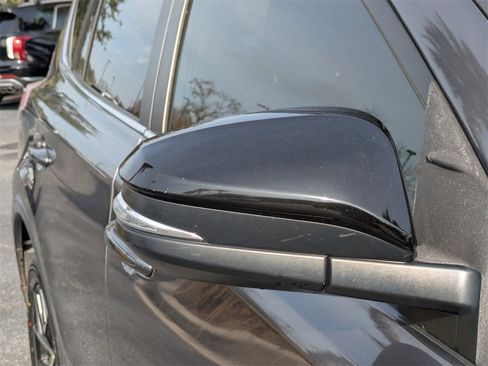 Used 2017 Toyota RAV4 SE image 13