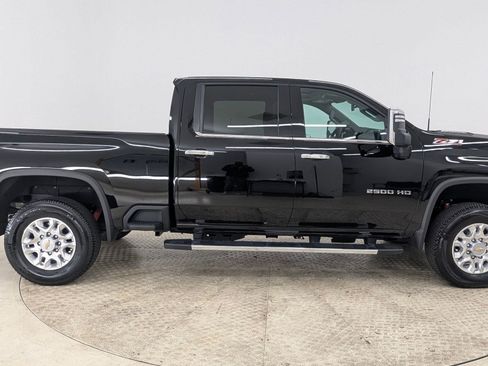 Used 2025 Chevrolet Silverado 2500 LTZ w/ LTZ Convenience Package image 8