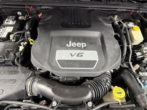 Used 2016 Jeep Wrangler Unlimited Rubicon AWD/4WD image 24