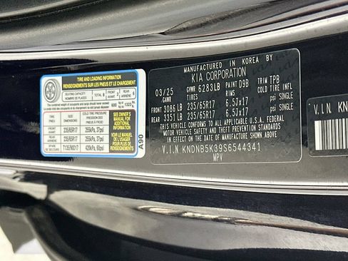 Used 2025 Kia Carnival FWD image 35