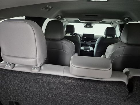 New 2026 Toyota Sienna XLE image 18