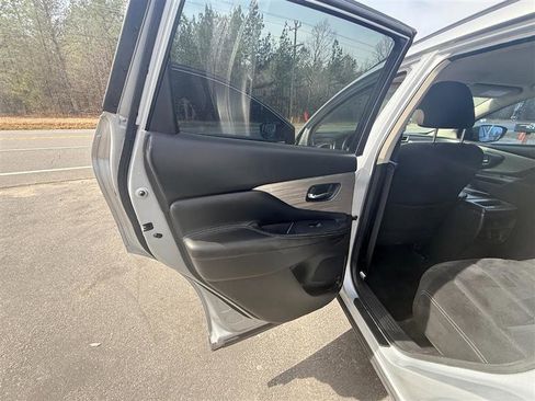 Used 2018 Nissan Murano SV image 16
