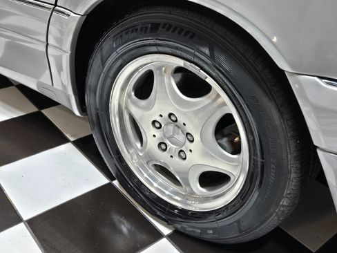Used 1999 Mercedes-Benz S 500 Sedan image 31