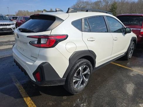Used 2024 Subaru Crosstrek 2.0i Premium image 2