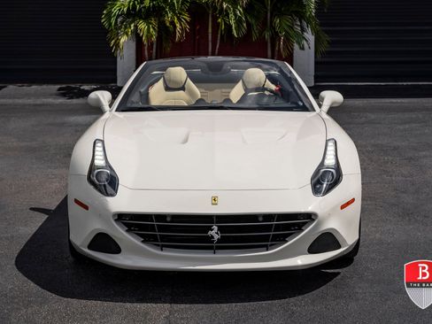 Used 2017 Ferrari California T RWD image 24