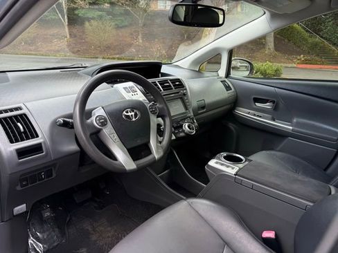 Used 2012 Toyota Prius V Five image 9