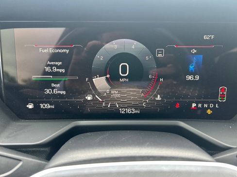 Used 2025 GMC Acadia Elevation image 16