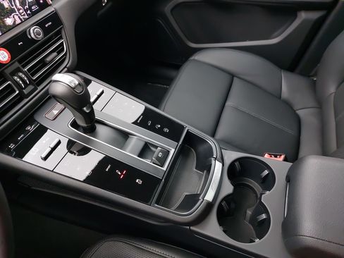 Used 2026 Porsche Macan image 27